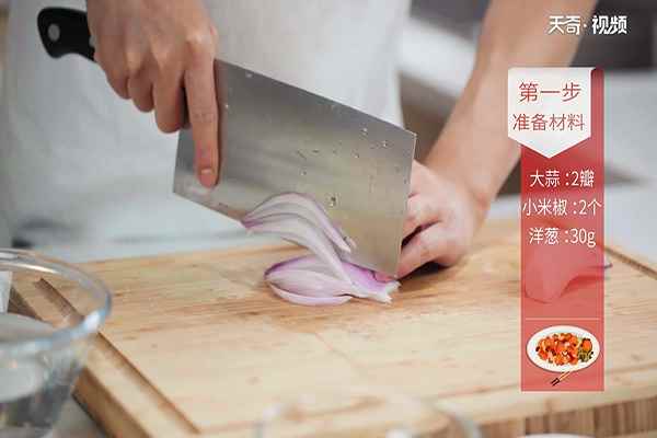 凉拌洋葱土豆丝的做法(小米椒丝的做法)