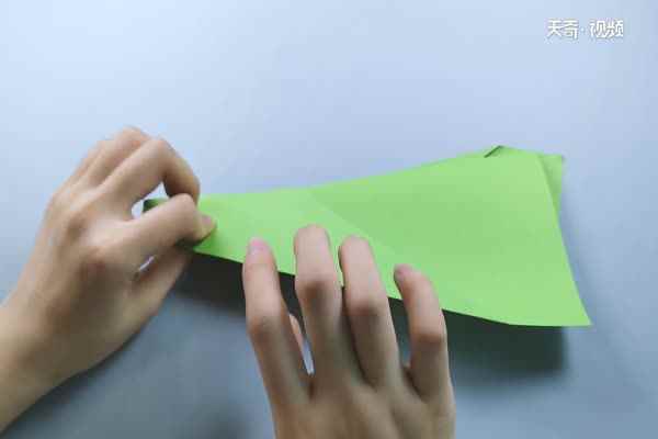 正方形纸飞机的折法(正方形纸飞机折纸完成啦)