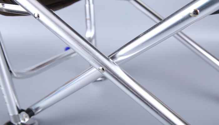 生铁和钢的区别(生铁和钢的主要区别在于两者的含碳量不同)