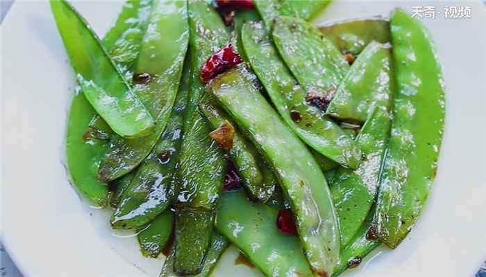 炒扁豆怎么做(扁豆角300克、大蒜3瓣、干辣椒3个)