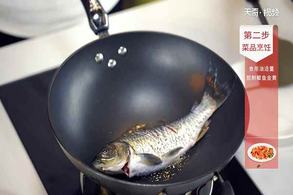 萝卜丝鲫鱼汤的做法(鲫鱼的做法)