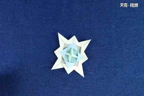 陀螺怎么折(三张方形彩纸的制作方法)