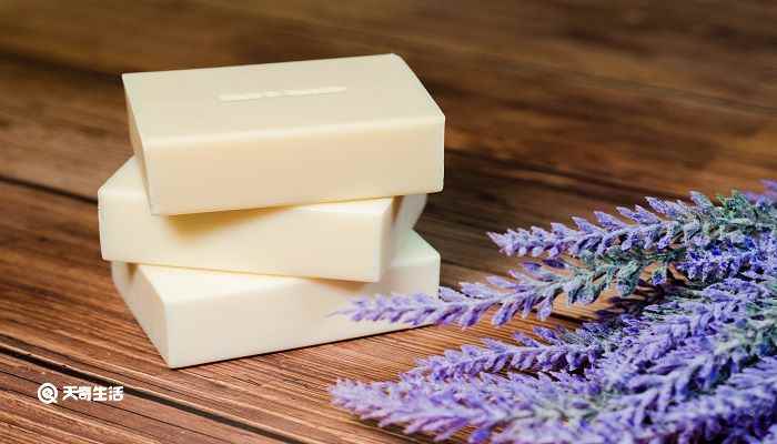 泡花碱的成分是什么(泡花碱的成分包括石英砂和纯碱)