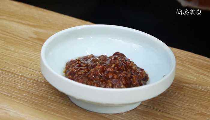 肉酱的做法(玻璃容器中的保鲜膜密封)