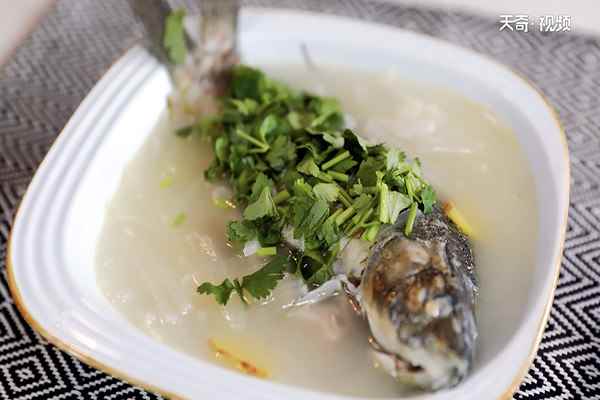 萝卜丝鲫鱼汤的做法(鲫鱼的做法)
