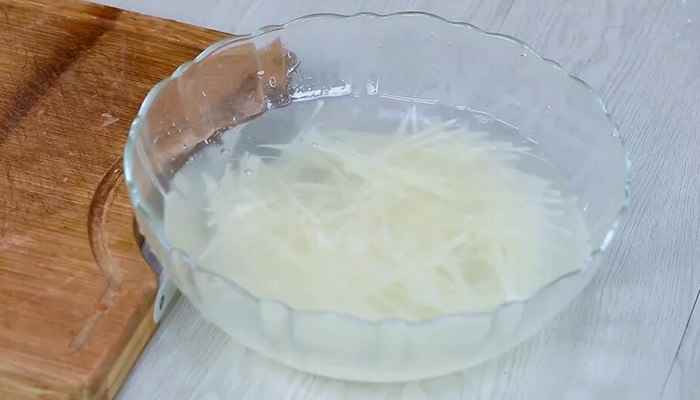 尖椒炒土豆丝的做法(青红尖椒切丝的做法步骤)