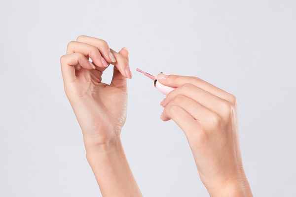 指甲油怎么涂(指甲油的涂抹方法有哪些)