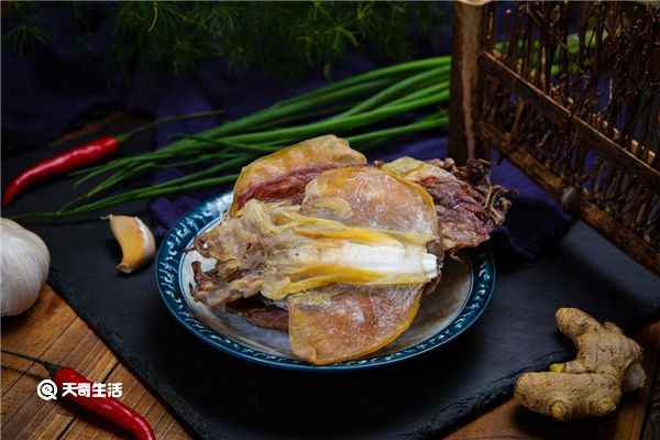 墨鱼干煲汤的功效与作用 墨鱼干煲汤的功效