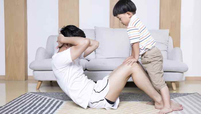 小学四年级仰卧起坐达标标准(小学仰卧起坐正确做法)