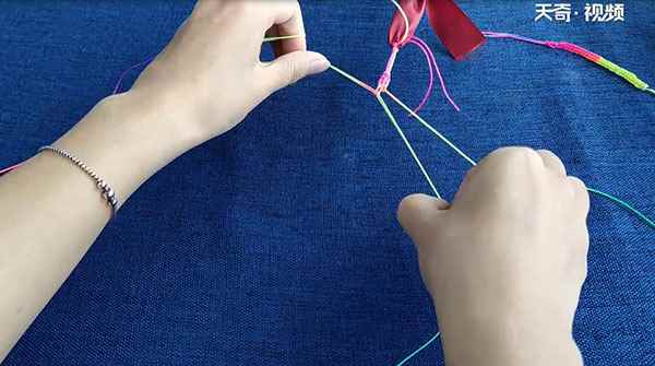 手链的编法(自编手链的操作简单编法)