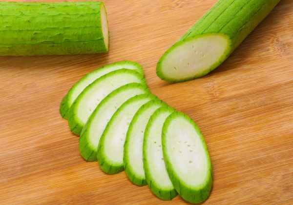 自制除皱眼膜小方法 如何自制眼膜