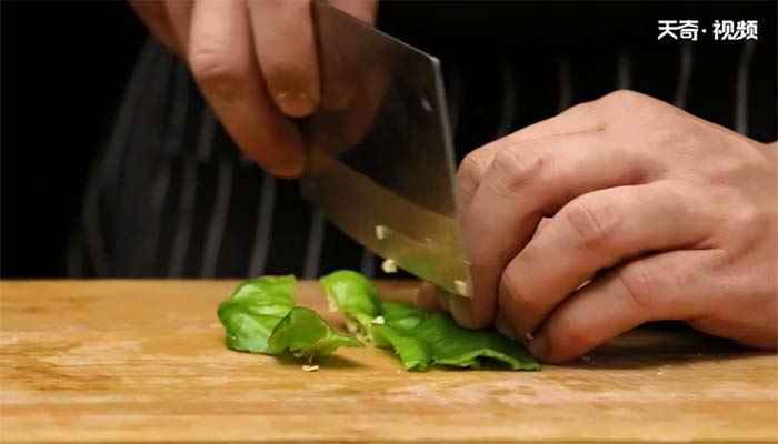 地锅鸡的做法(鸡肉怎么做好吃)