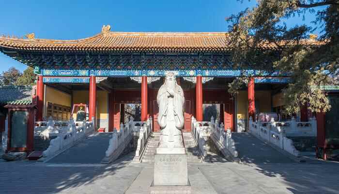 与论语有关的成语(与《论语》有关的成语有不耻下问、愚不可及、斐然成章、后生可畏)