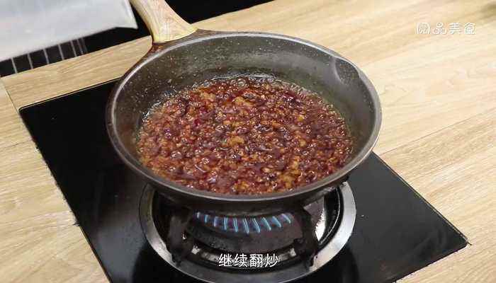 肉酱的做法(玻璃容器中的保鲜膜密封)