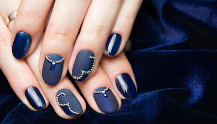 冬季显白美甲有哪些(冬季显白美甲样式分别有)