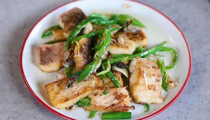 青椒炒鱼块的做法(草鱼怎么做好吃)