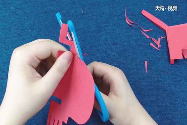 灯笼怎么做(红纸和剪刀的区别有哪些)