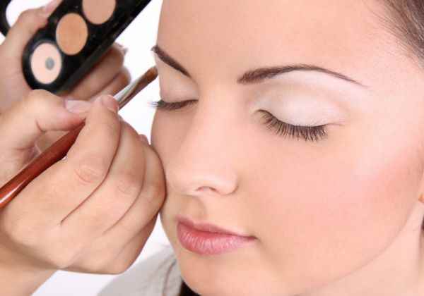 万圣节妆容有哪些(万圣节妆容吸血鬼妆怎么画)