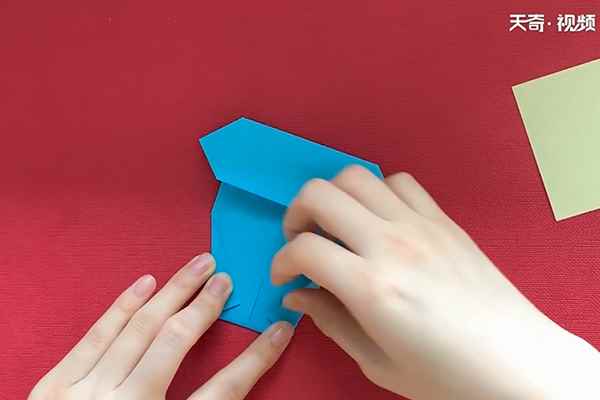 气球怎么折(一张彩纸上下对折怎么办)