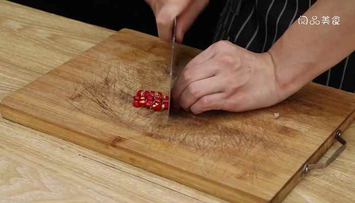 大蒜炒咸肉怎么做(大蒜叶怎么做好吃)