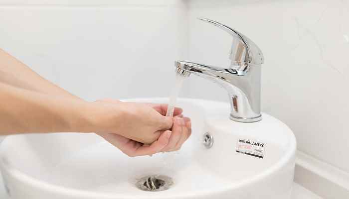 水是导体吗 水可以导电吗