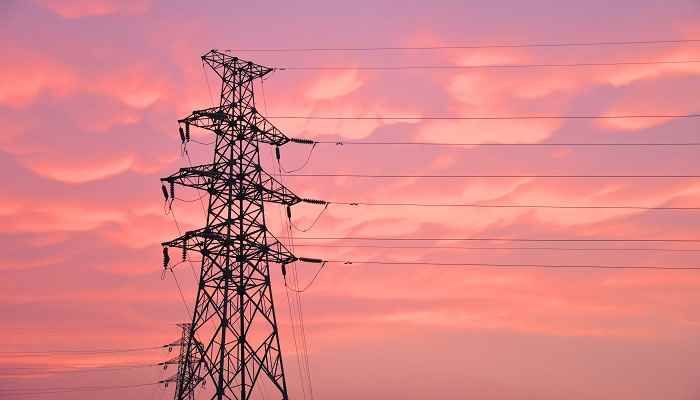 低压配电线路的电压是多少(低压配电线路的电压为220V/380V。)