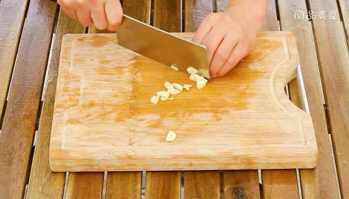 牛奶酸菜鱼的做法(小米辣切圈的做法)