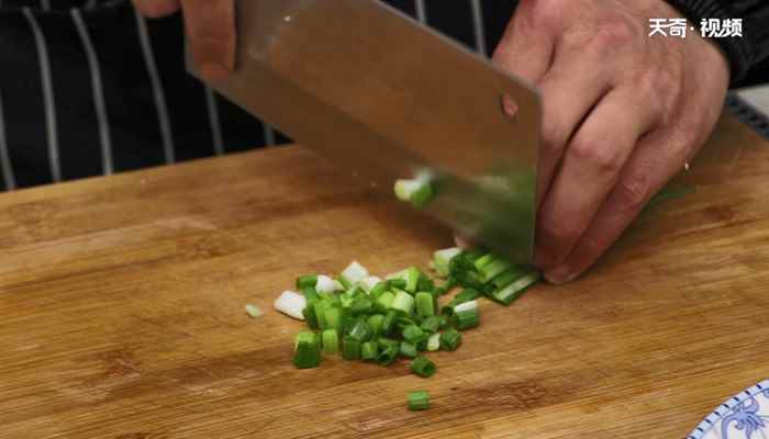 凉拌变蛋的做法(小米辣怎么做好吃)