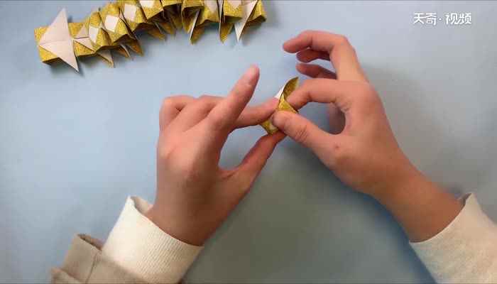 简单的手工灯笼做法(红色卡纸怎么做)