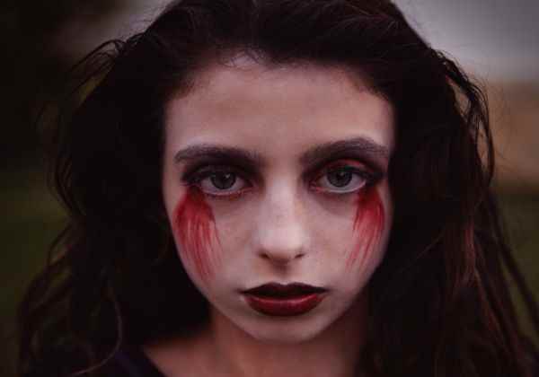 万圣节妆容有哪些(万圣节妆容吸血鬼妆怎么画)