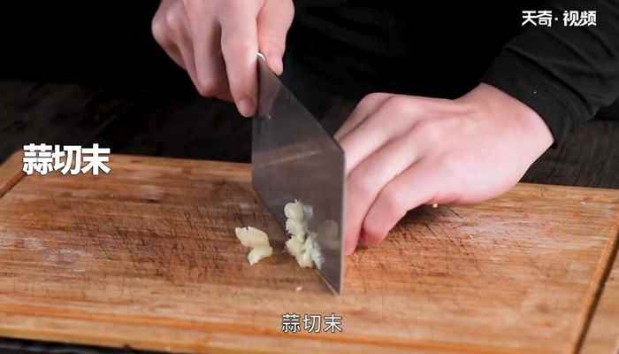 沙茶烧排骨的做法(干辣椒切小段的做法步骤)