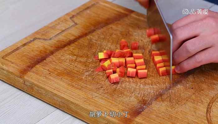 玉米炒香肠的做法(玉米粒100克、火腿肠)