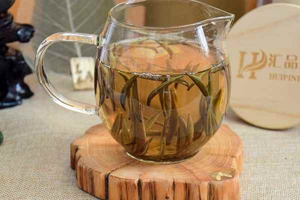 茶叶的功效与作用(核心功效:降低胆固醇、防治老年痴呆、杀菌)