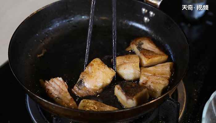 青椒炒鱼块的做法(草鱼怎么做好吃)