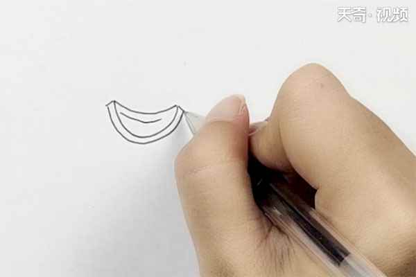 短袖简笔画(我们先画一个衣领和口袋涂上淡棕色就可以了)