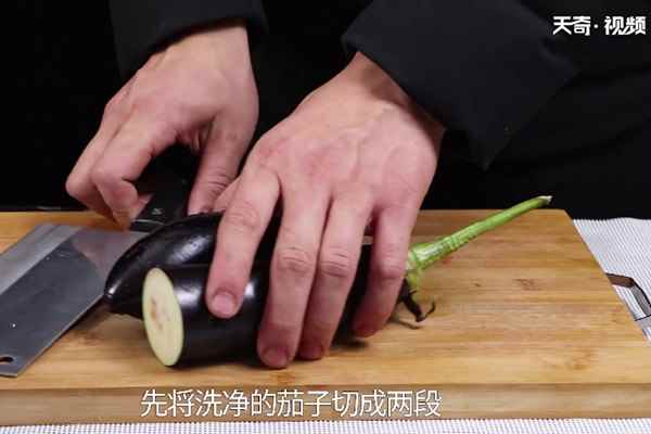 蒜泥茄子的做法(茄子400g熟白芝麻5g、青椒50g、盐10克、味精5克、香)