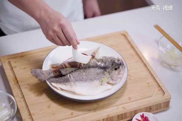 鲈鱼的做法(鲈鱼的做法清蒸)
