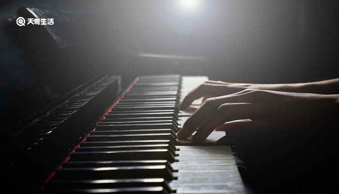 五线谱的五线和四个间共有几个音位(五线谱的五条线和四个间一共构成了9个音位)