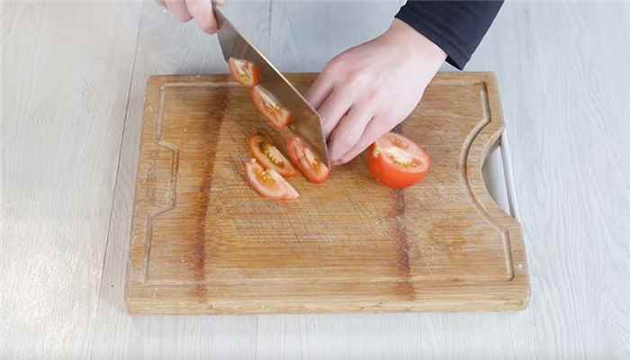 西红柿炒油菜怎么做(西红柿怎么做好吃又好吃)