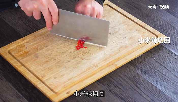 凉拌蒜苗怎么做(小米辣切圈怎么做好吃)