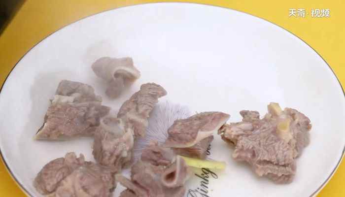 羊肉火锅的做法(羊肉怎么做最好吃)