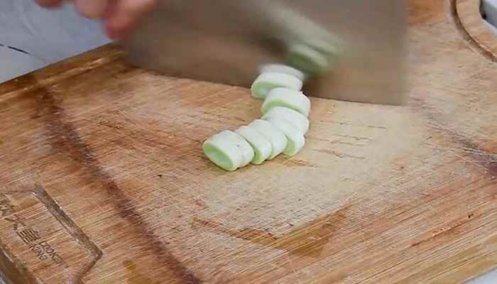 尖椒炒肉的做法(五花肉怎么做好吃)