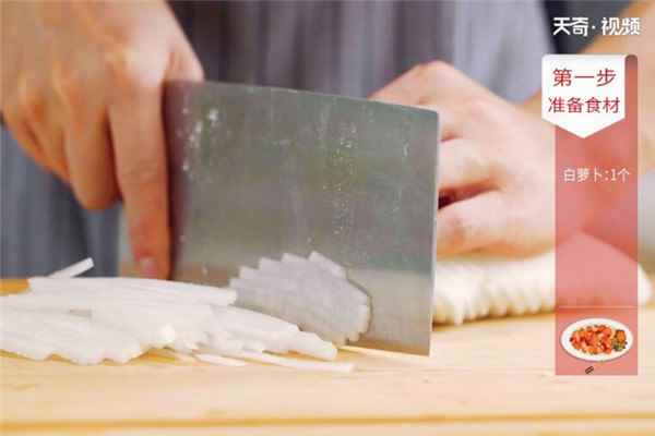 清炒白萝卜丝的做法(白萝卜丝大火翻炒至变软后调入鸡精)