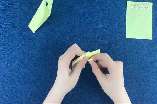 AK47枪怎么折(AK47枪的使用方法)