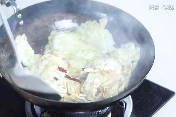 清炒包菜的家常做法大全(炒包菜最好吃的做法是什么)