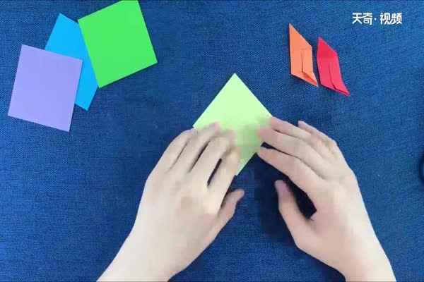 魔方怎么折(小彩纸的制作方法有哪些)