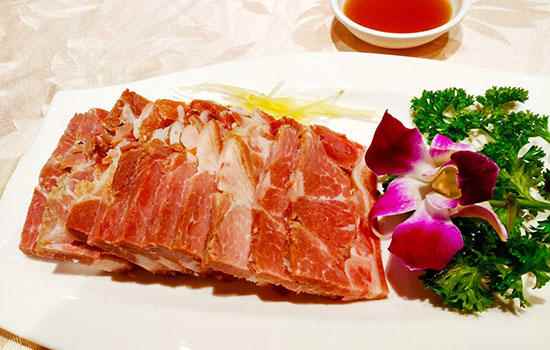 镇江有哪些特产(镇江的特产有镇江肴肉、镇江香醋、丹阳黄酒、锅盖面、绒花制品、)