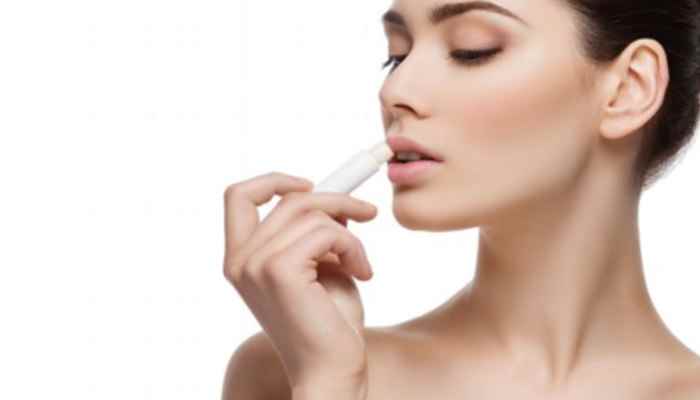 涂唇膏的好处与坏处(涂唇膏的好处)