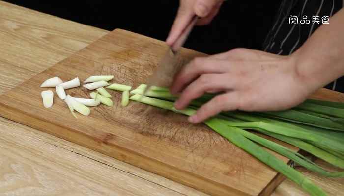 大蒜炒咸肉怎么做(大蒜叶怎么做好吃)