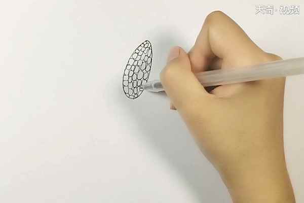 玉米简笔画(先画一颗瓜子样的玉米棒)